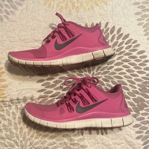 Nike free runs size 8